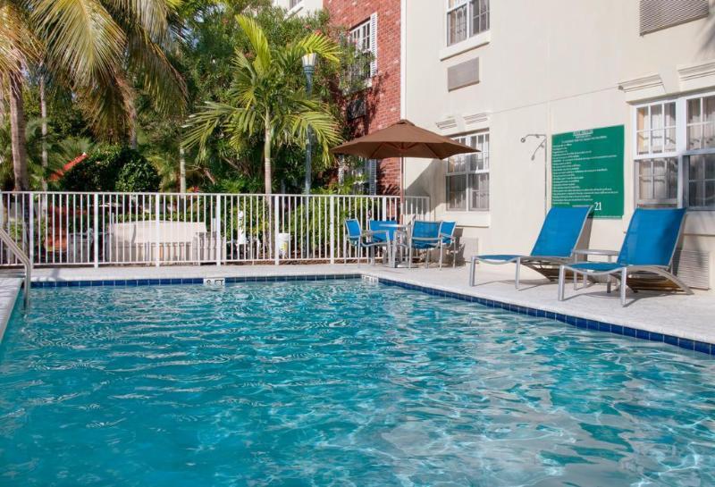 Candlewood Suites Miami Lakes By Ihg Bagian luar foto