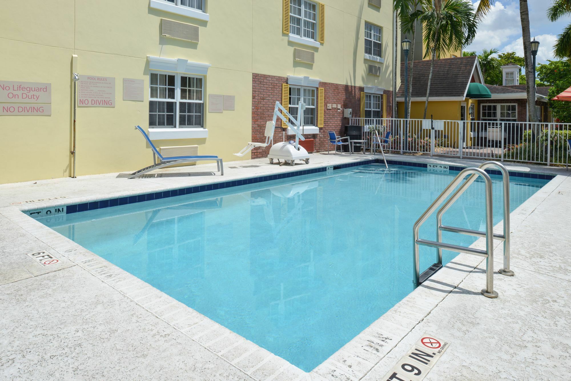 Candlewood Suites Miami Lakes By Ihg Bagian luar foto