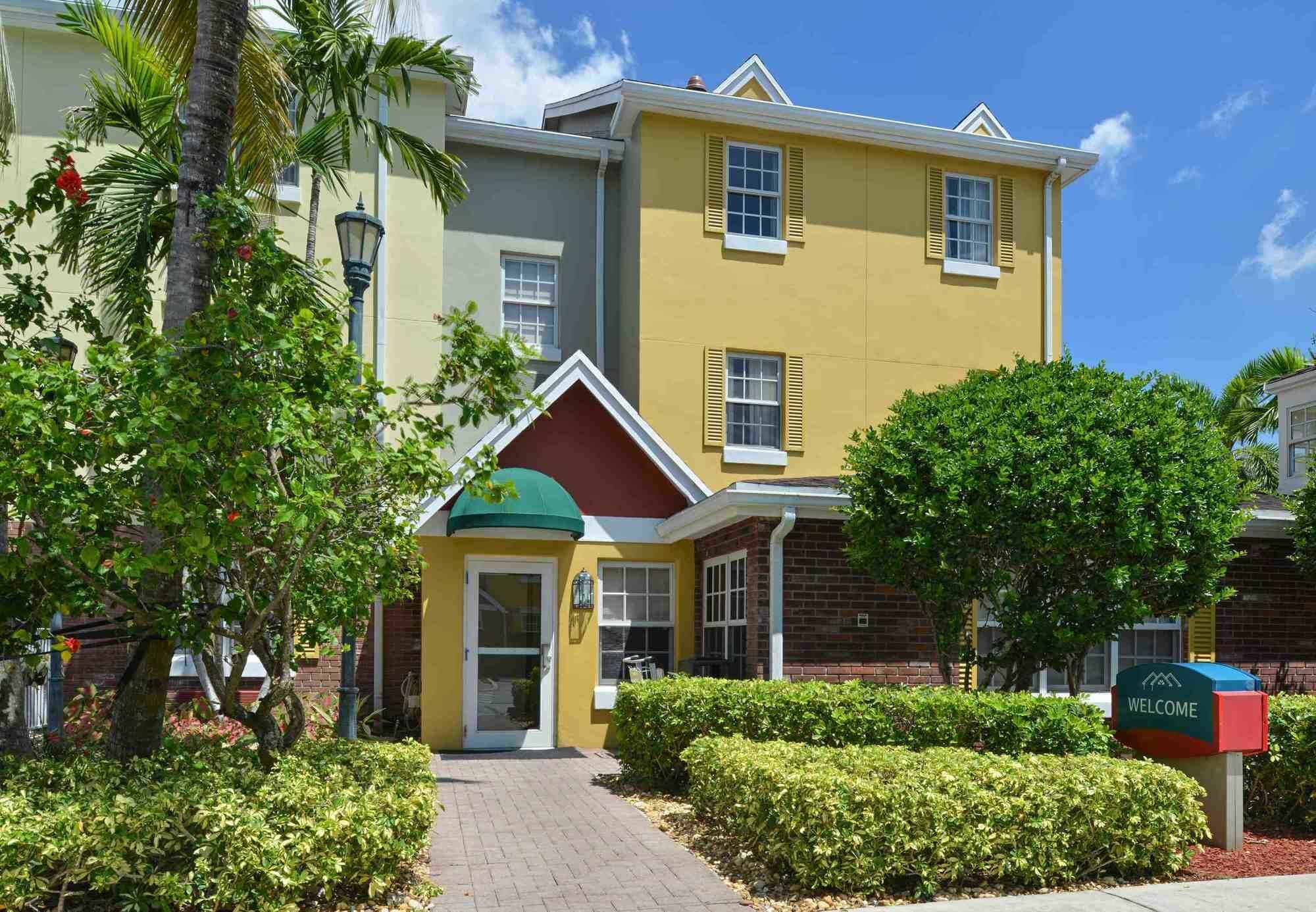 Candlewood Suites Miami Lakes By Ihg Bagian luar foto