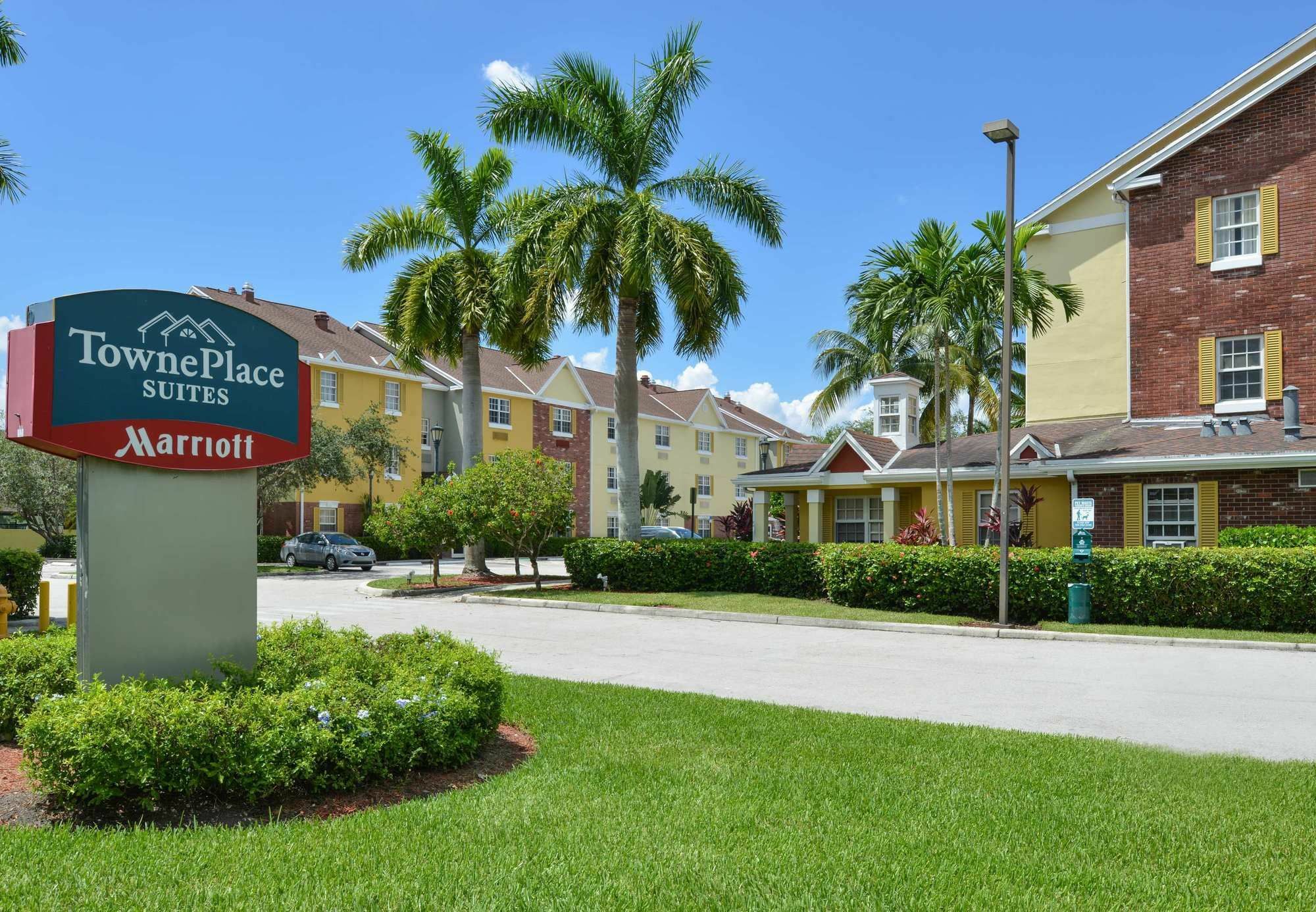 Candlewood Suites Miami Lakes By Ihg Bagian luar foto